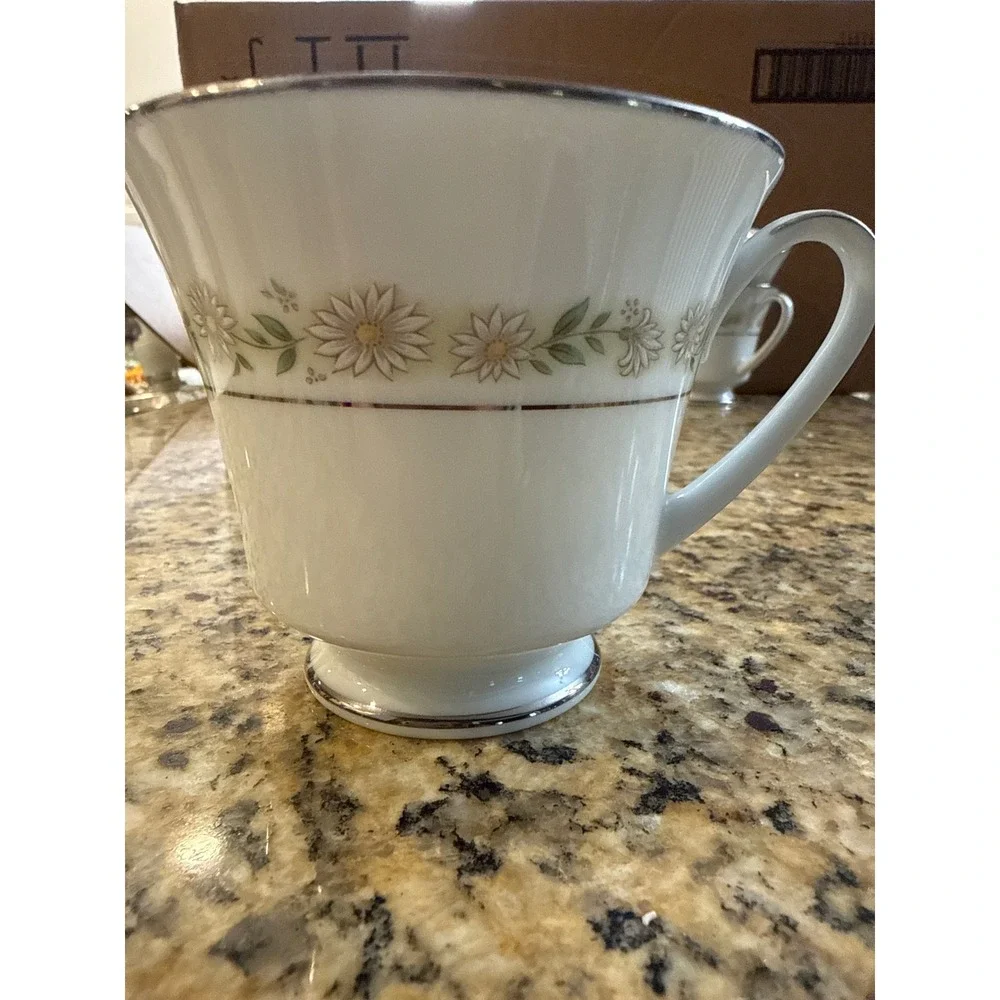 Noritake Trilby 6908 Tea‎ Cup White Daisy Floral Platinum Trim Japan Porcelain